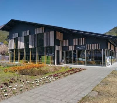 梼原町立図書館（雲の上の図書館）