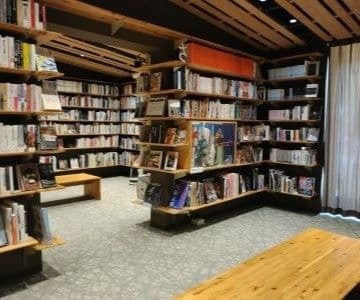 建築家隈研吾氏の設計による雲の上の図書館の2階の部屋