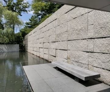 鈴木大拙館の水鏡の庭