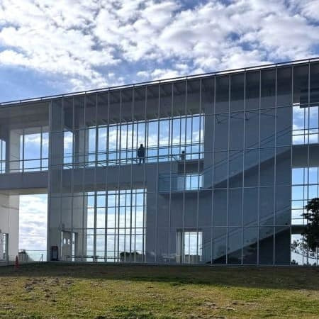 建築家谷口吉生による葛西臨海水族園展望広場レストハウス