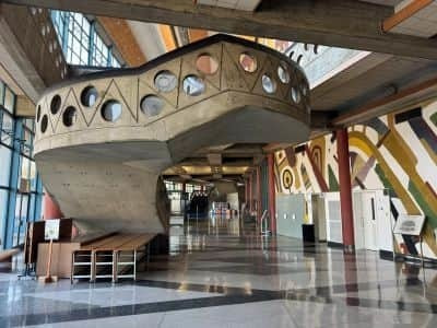 群馬音楽センター階段