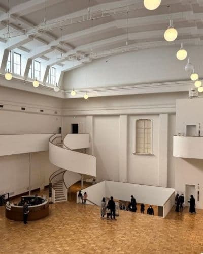 京都市美術館中央ホール