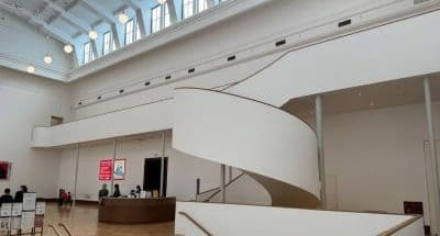 京都市美術館中央ホール