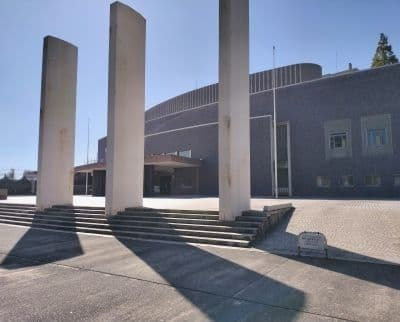 渡辺翁記念会館