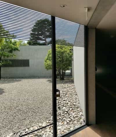 玄関の庭