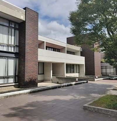 瀬戸内の名建築の一つ建築家鬼頭梓による山口県立図書館