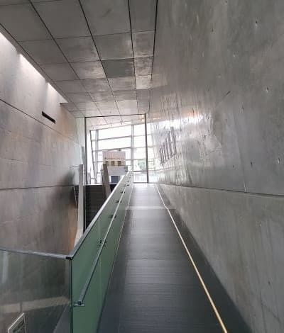 瀬戸内の名建築の一つ建築家安藤忠雄による坂の上の雲ミュージアム